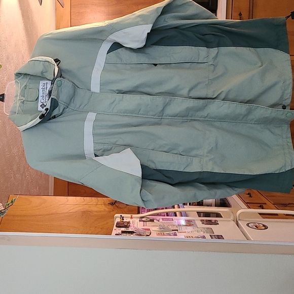 Columbia Jackets & Blazers - Columbia Ladies Rain/Wind Jacket.